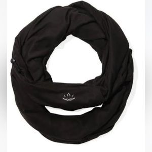 Beyond Yoga Women’s One Size Hidden Pocket Infinity Scarf | Brand New with Tags